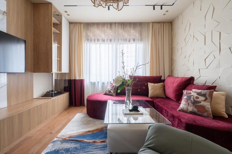 Parquet Light в гостиной в винном цвете